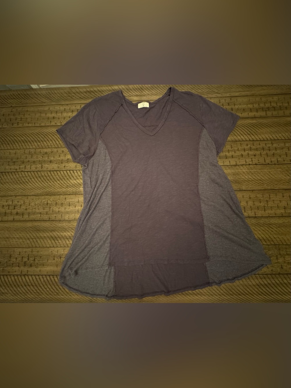 T.LA NWOT Gerberoy Swing Tee, Gray Flowy Short Sleeve Top, Ribbing Detail